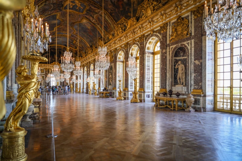 Cele mai importante situri UNESCO includ Palatul Versailles
